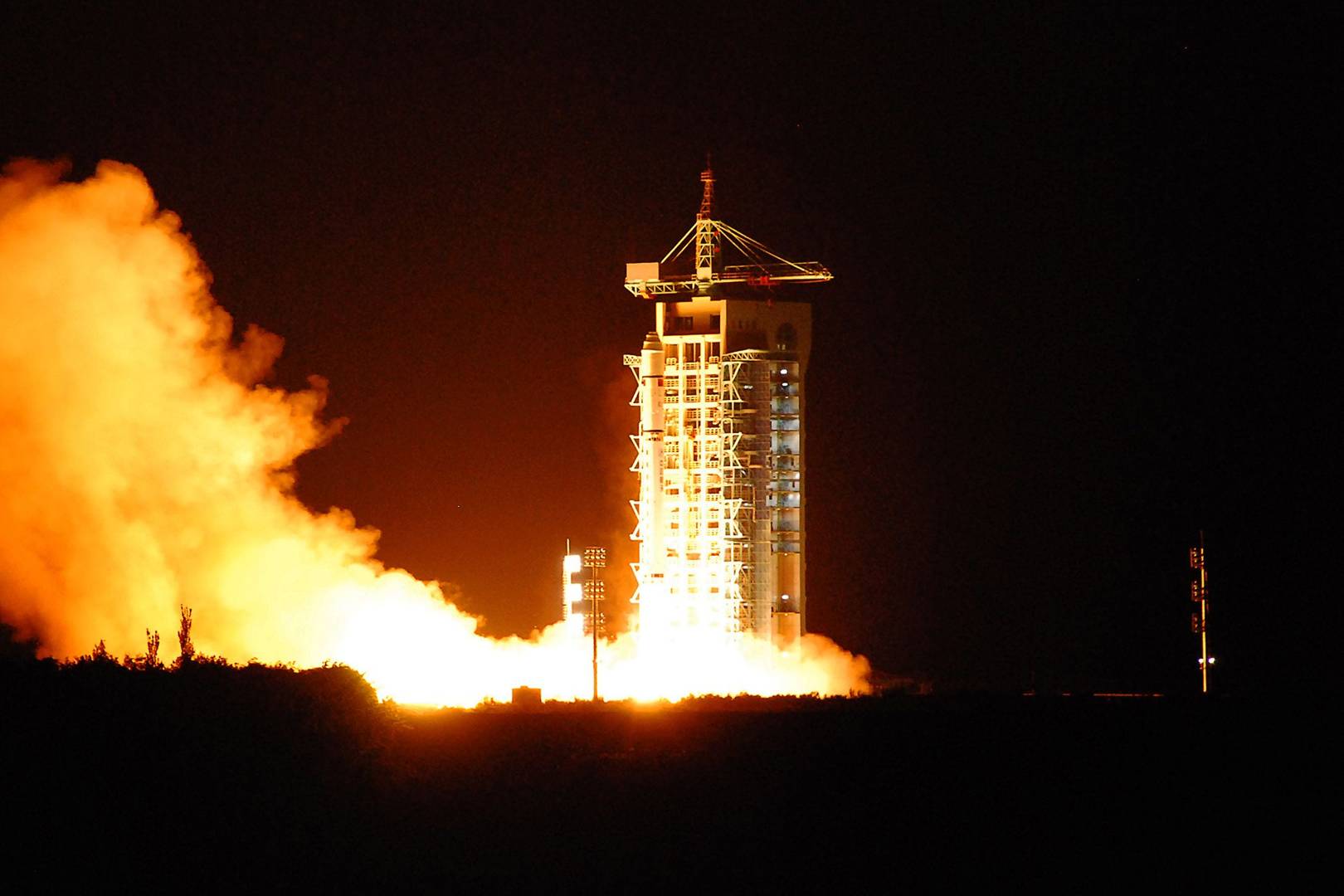 China sends the world's first quantum satellite into orbit