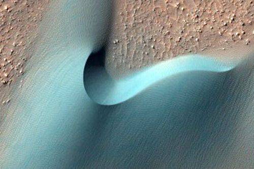 Breathtaking images of Mars mark HiRISE's 10 years in space