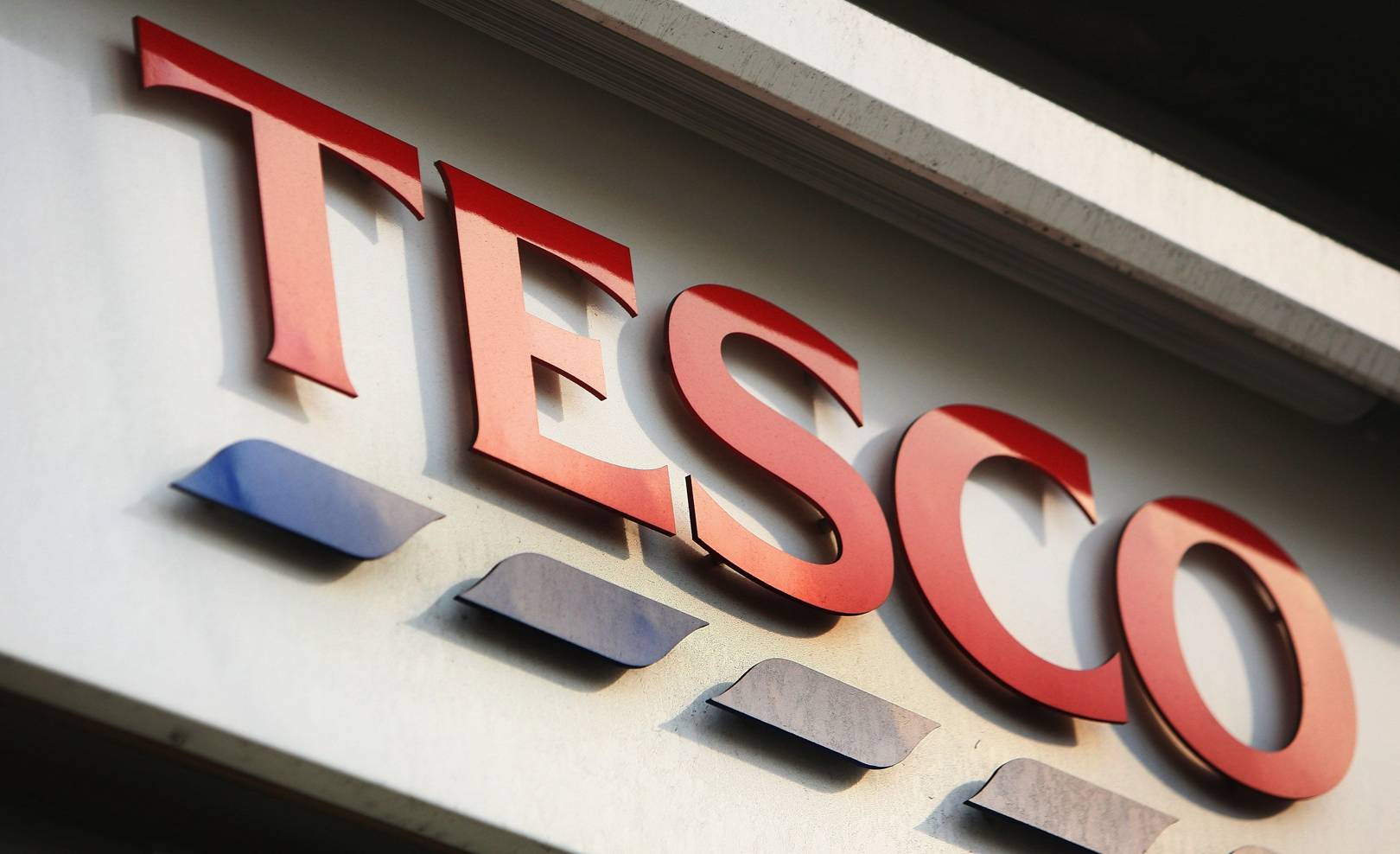 Tesco Bank stops online payments after thousands are hit by 'hack'