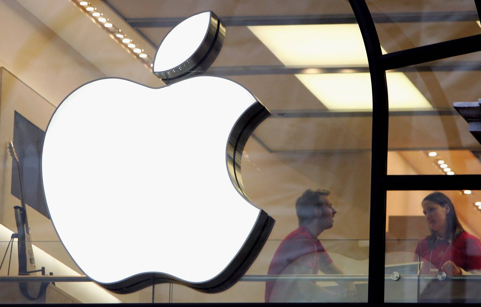 iPhone sales drop sees Apple's revenues fall for the first time since 2001