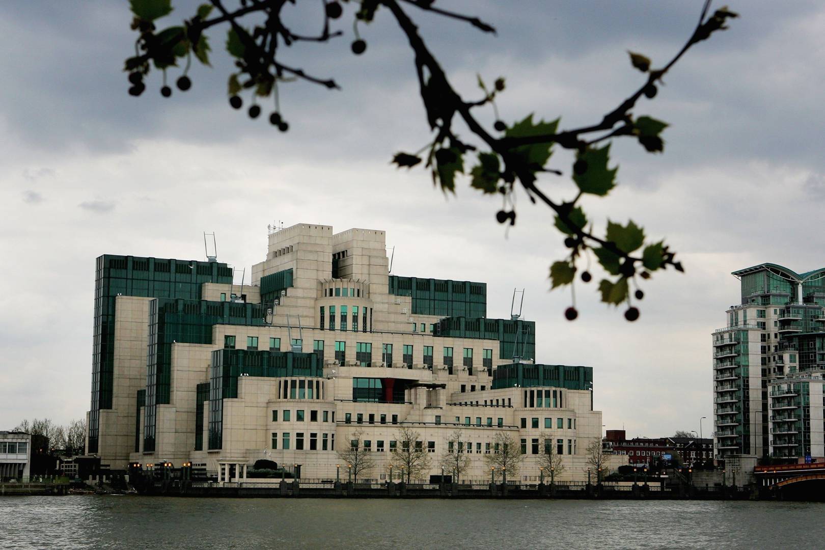 MI6 to hire 1,000 new staff by 2020