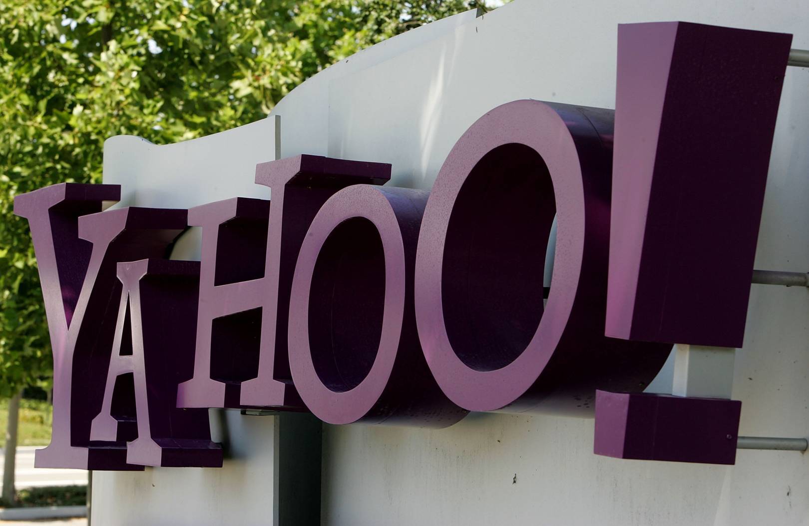 Yahoo spied on its customers' emails for intelligence agencies