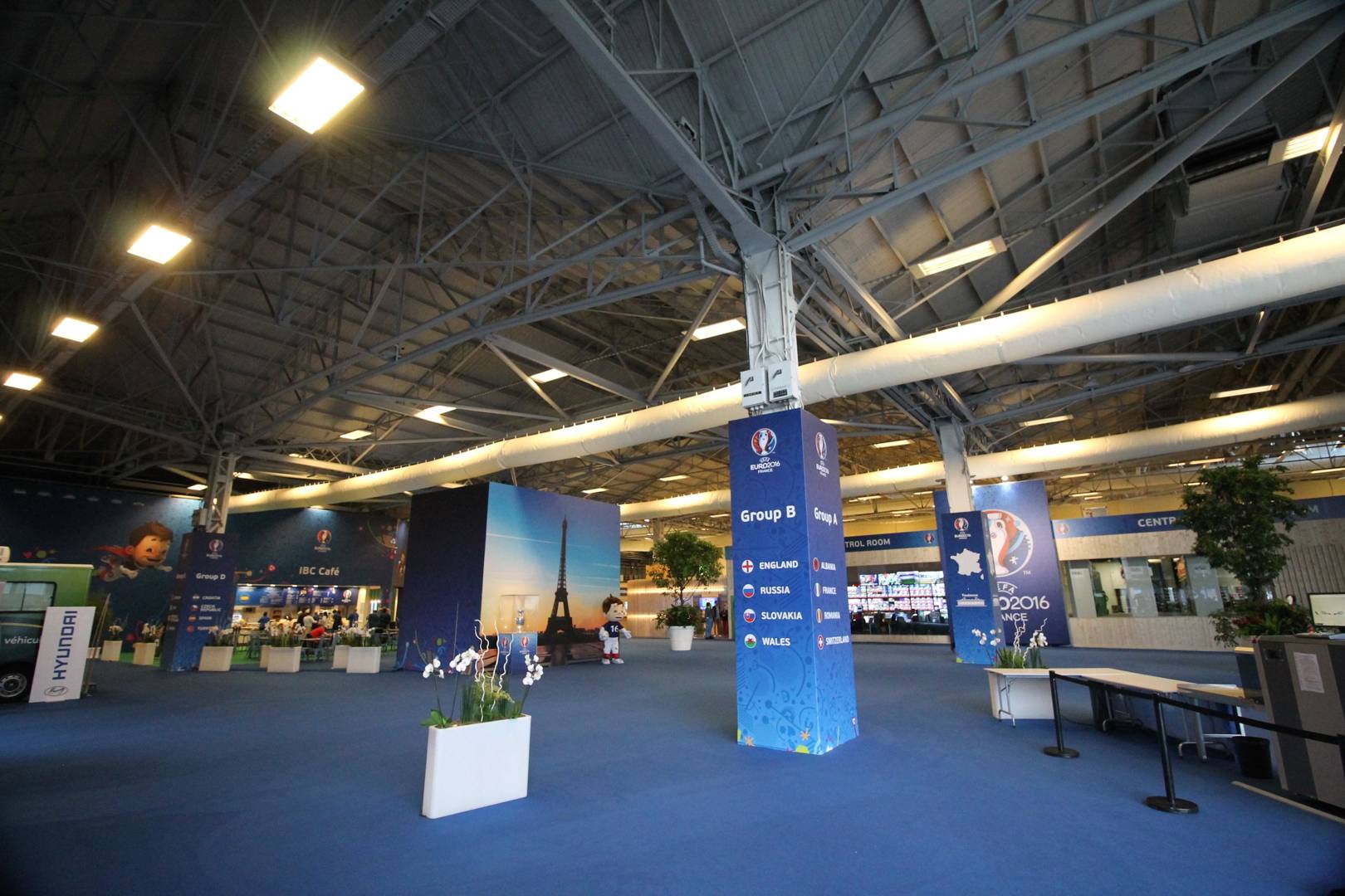 Fibre and plywood: this is how Euro 2016 is broadcast to the world