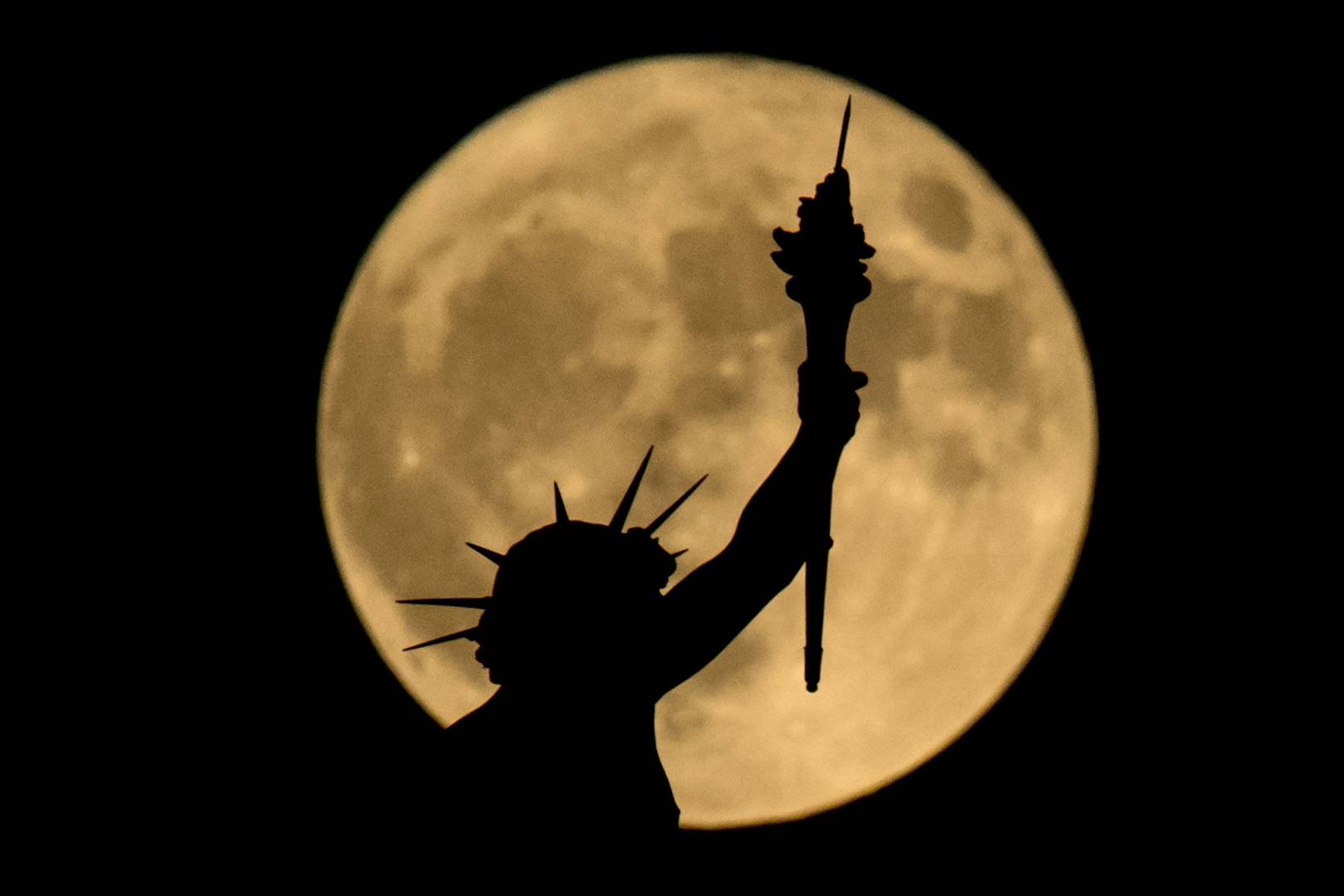 The best pictures from November's supermoon