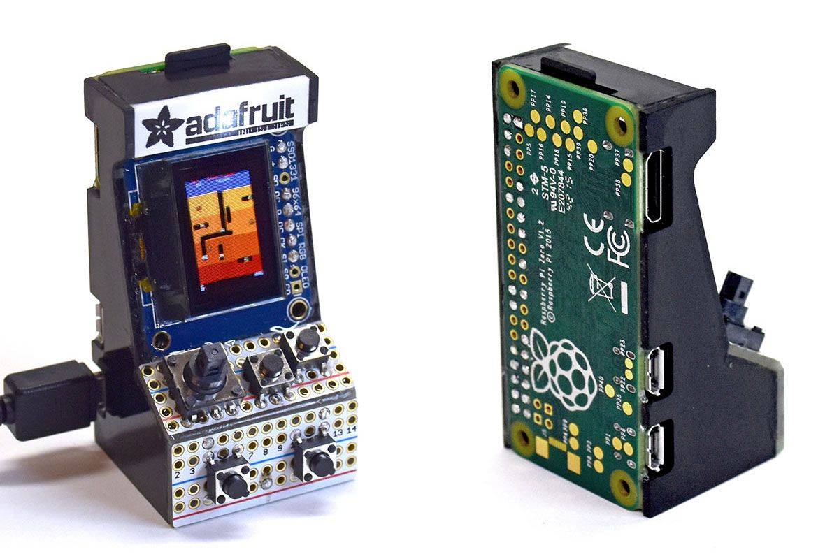 Play Pacman and Donkey Kong on this tiny arcade machine that fits in your pocket
