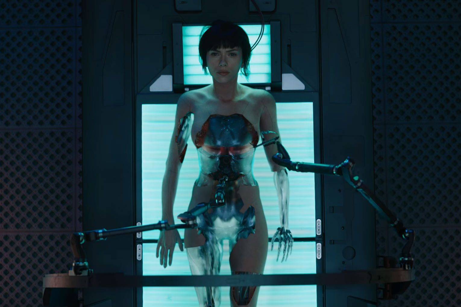 Robot bodies and cyberpunk Japan dazzle in first full Ghost in the Shell trailer