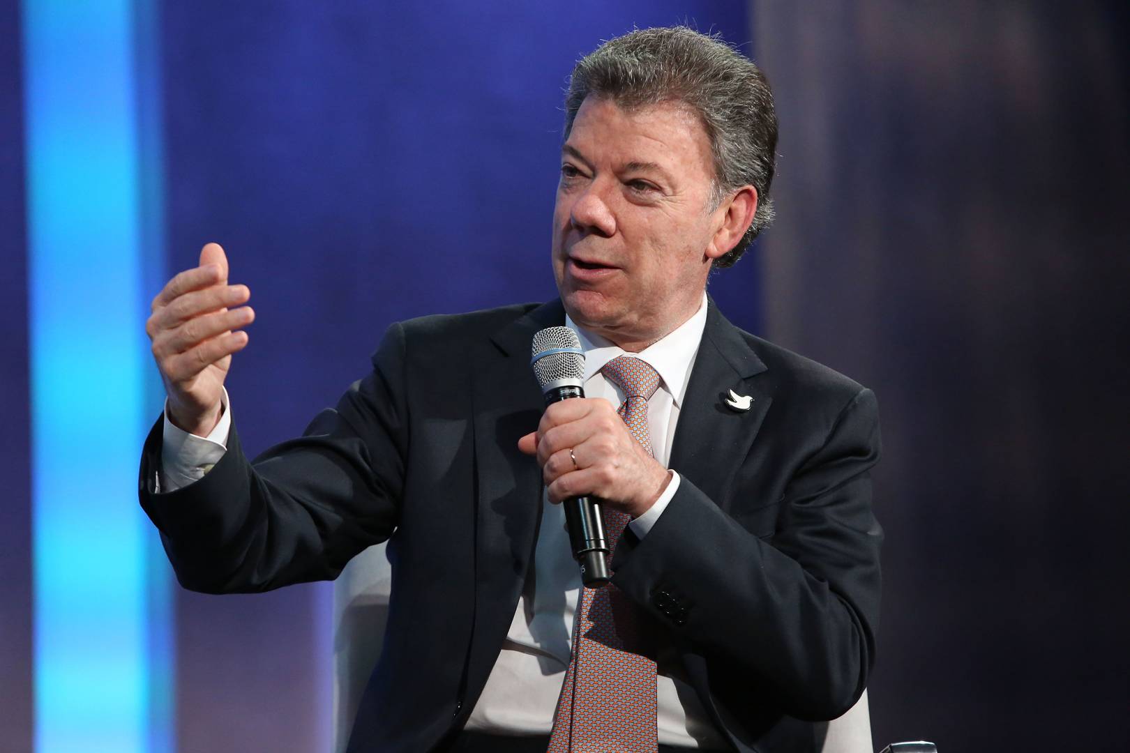 Juan Manuel Santos wins the Nobel Peace Prize