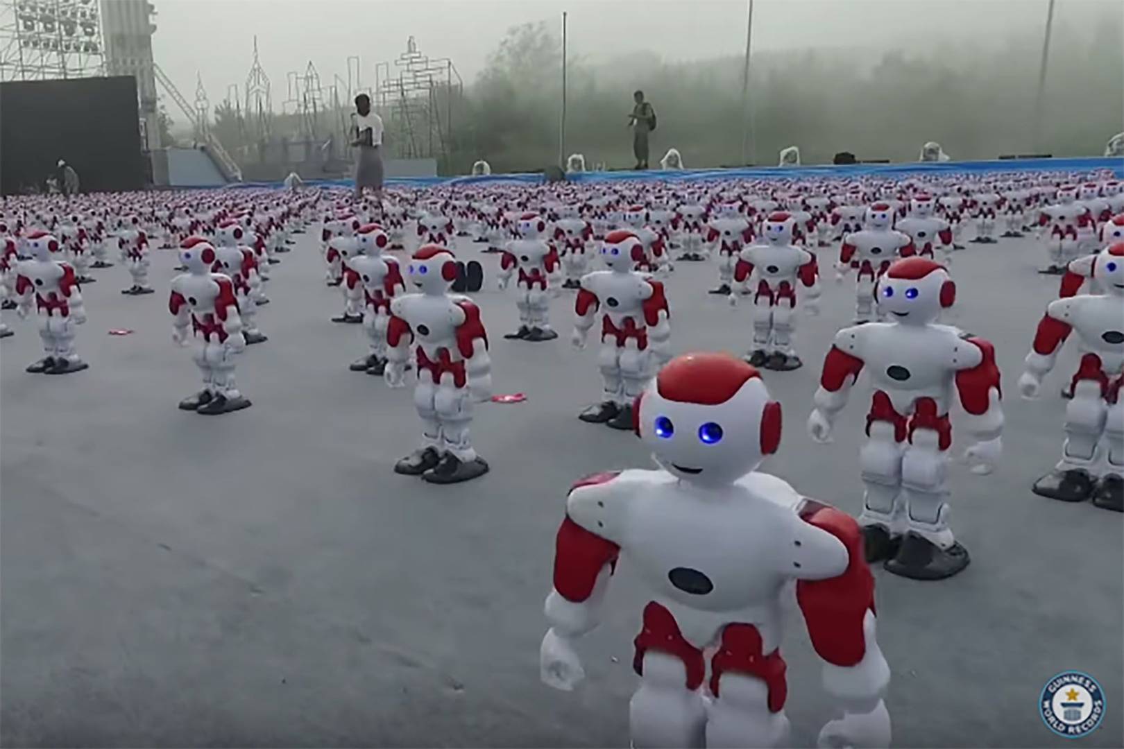 Watch 1,000 robots simultaneously dance their way to a new world record