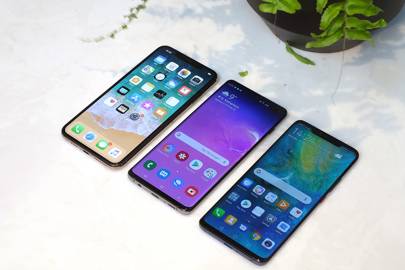 Samsung Galaxy S10 Vs Apple Iphone Xs Wired Uk