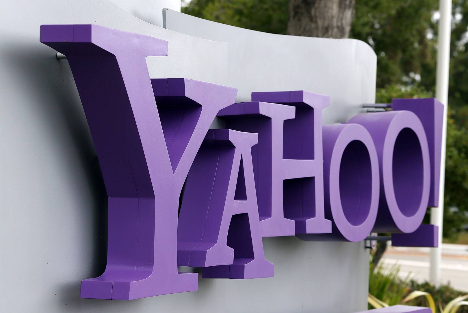 Massive Yahoo database reportedly sold for £240,000 on the dark web