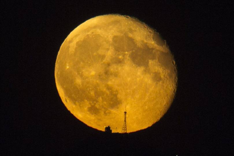 deliver us the moon length deliver us the moon length
