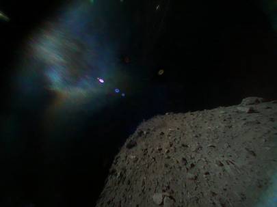   Rover-1B catches his descent to the surface of Ryugu" title = " Rover-1B catches its descent to the surface of Ryugu "/> </noscript>
        </div>
<div class=