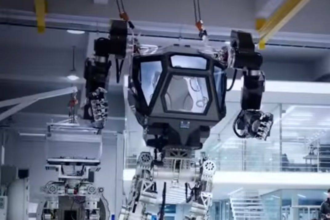 METHOD-1 is a giant robot mech that's a cross between Alien's Power Loader and the Iron Giant