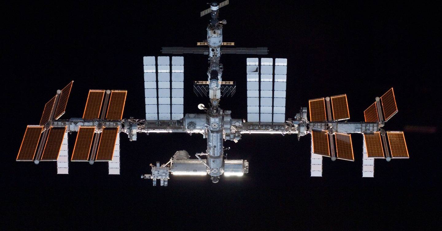 ISS crew shelters in Soyuz capsule over space debris | WIRED UK