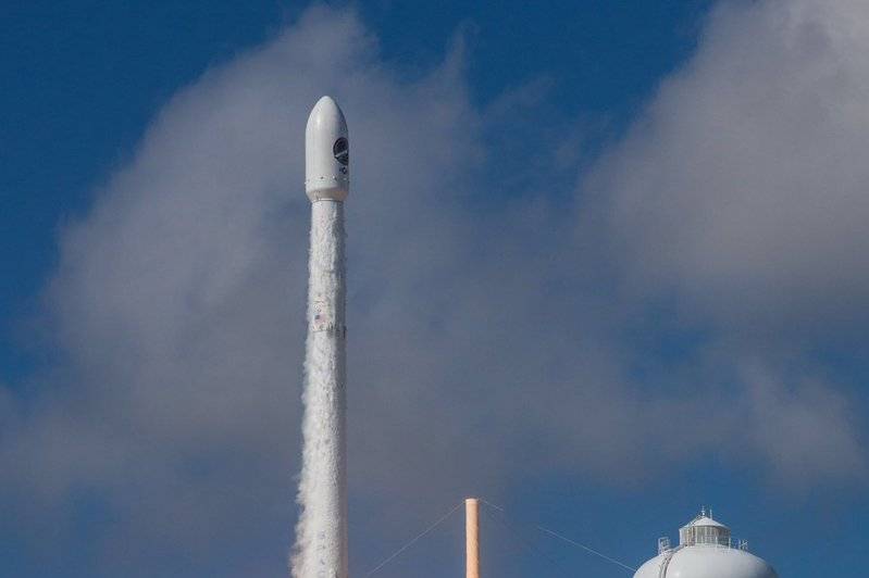 Friday briefing: SpaceX launches secret space plane