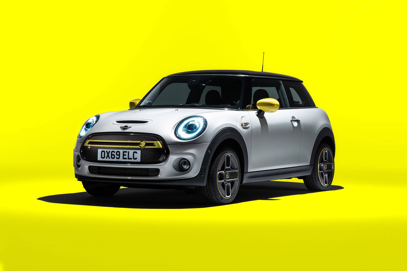 Mini electronic. BMW Mini Electric. BMW Mini электро. Mini Electric цвет. M1 Mini Electric car характеристики.
