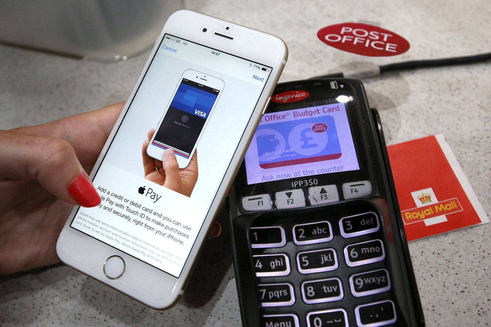 'Majority' of UK contactless tills are now limitless for Apple Pay purchases