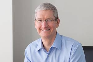 Tim Cook heads to the University of Glasgow to collect his honorary doctorate