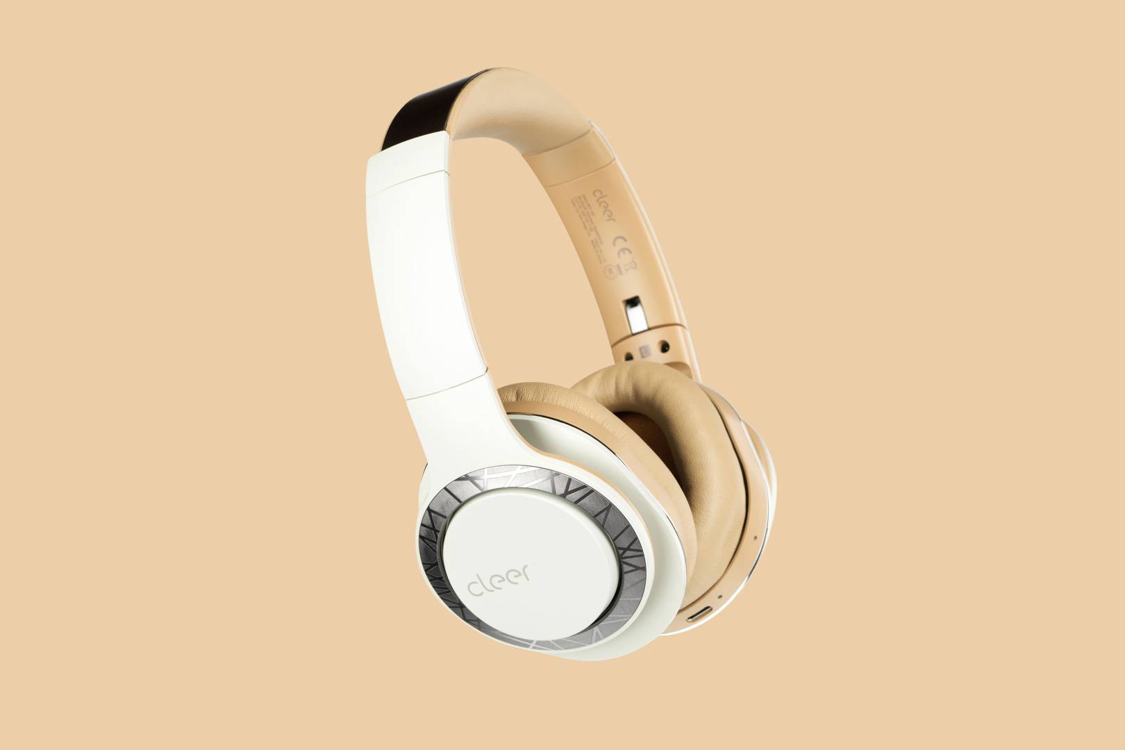 These neat wireless headphones have a ridiculous 4-day battery life