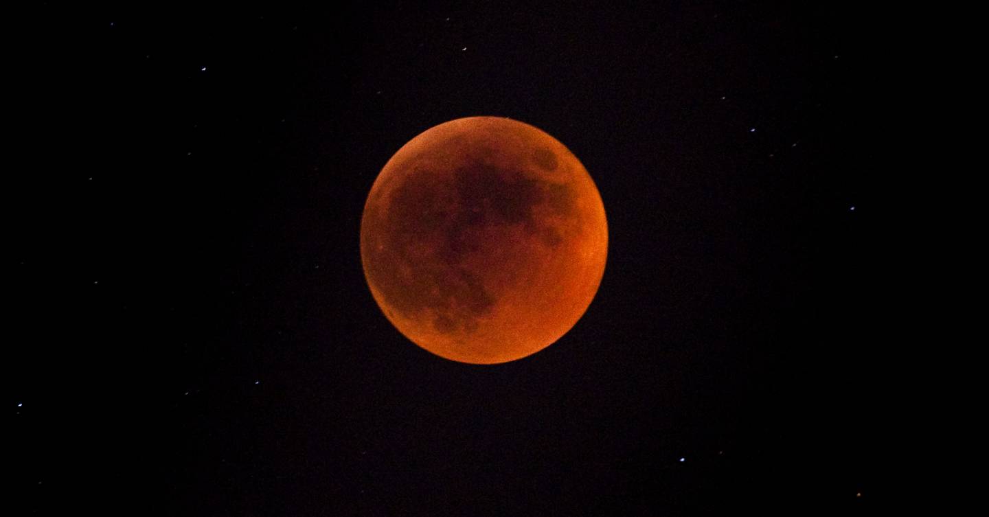 How To See The Total Lunar Eclipse In The Uk Top Tip Look Up Wired Uk