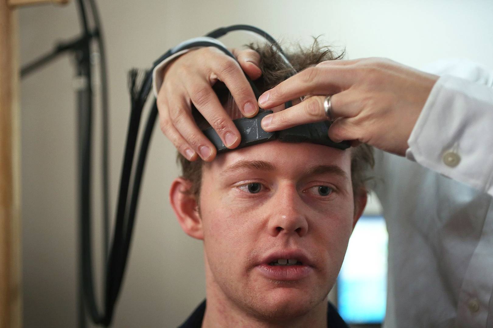 This brain-imaging headband can reveal how boring you are