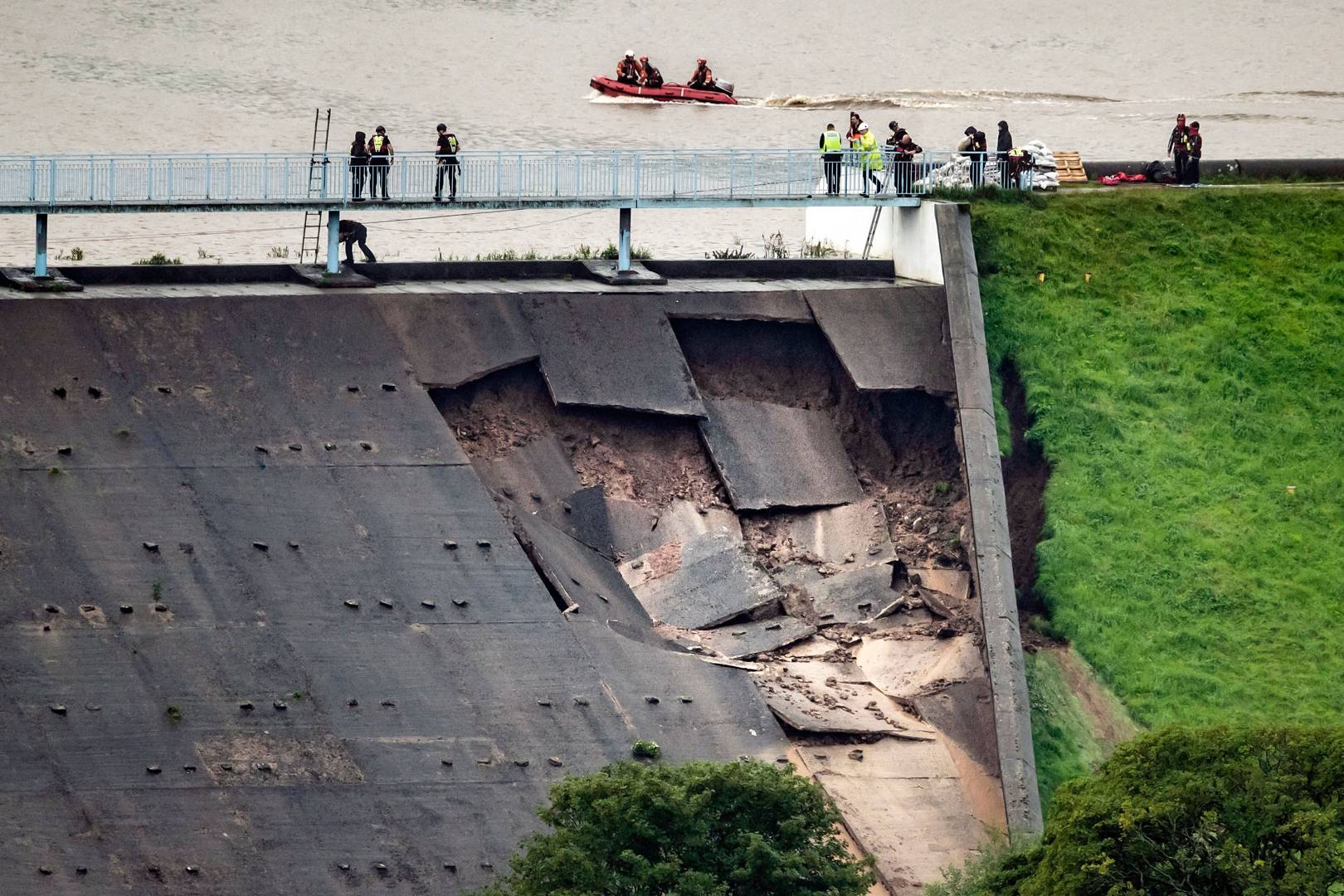 The tricky physics behind saving the Whaley Bridge dam, explained