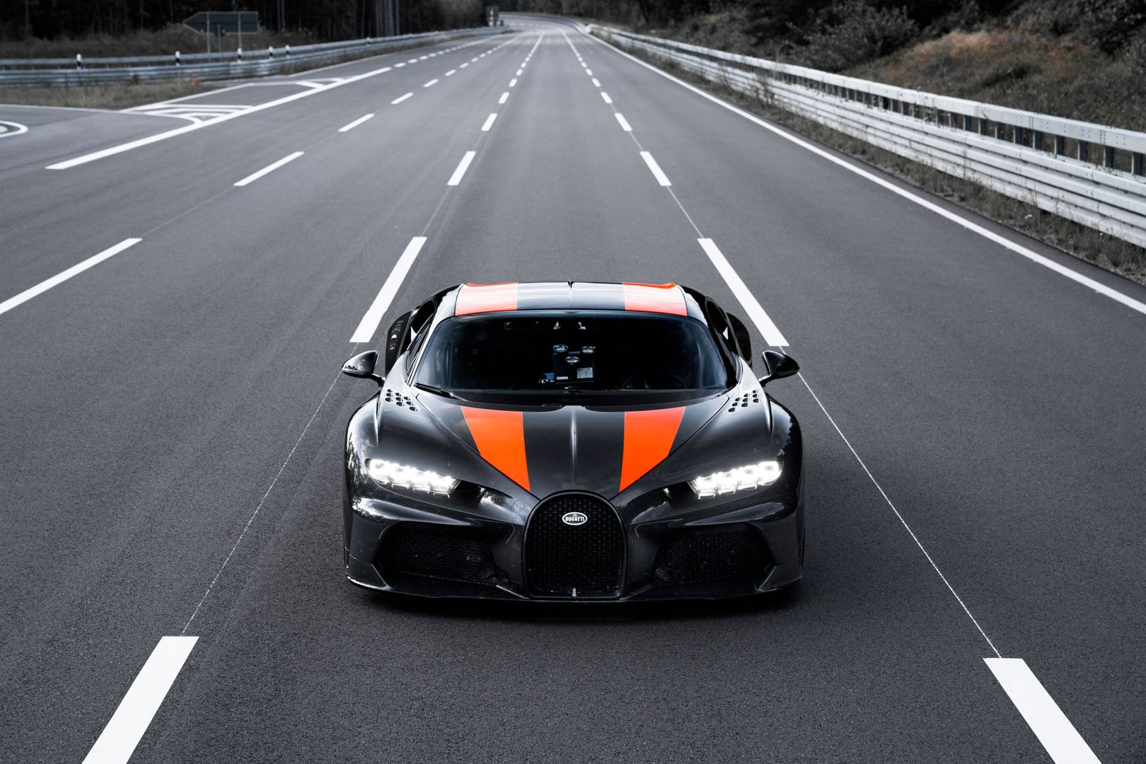 The wild physics of the Bugatti Chiron's 304.77mph speed record