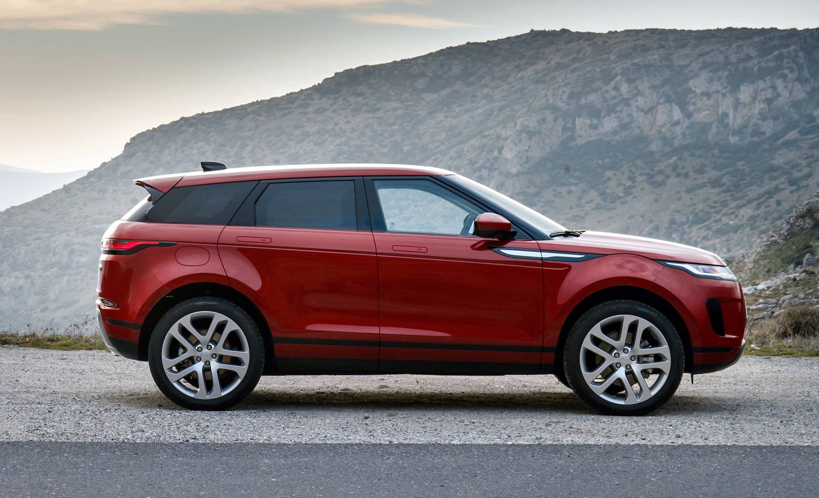 Range Rover Evoque 2019 Review Substance To Match Its Style