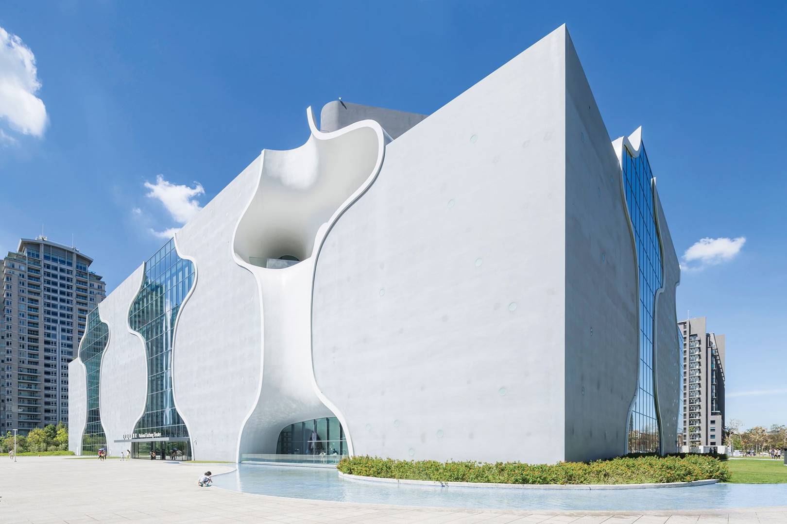 The walls of this earthquake-proof theatre form 'caves' to amplify its sound