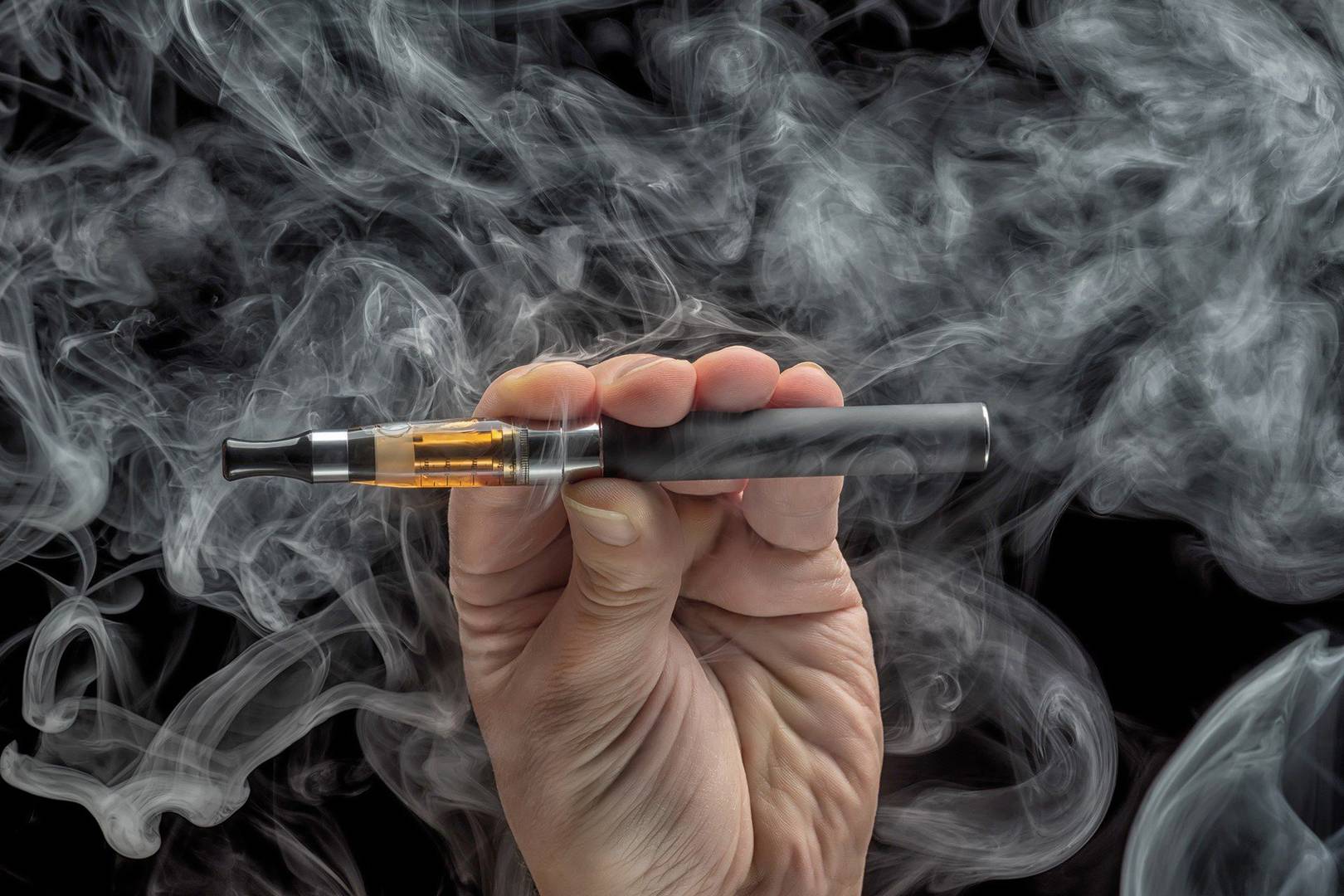 WIRED Awake July 27: E-cigarettes help people quit smoking, study says