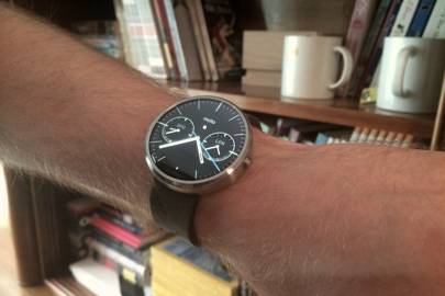 motorola smartwatch uk