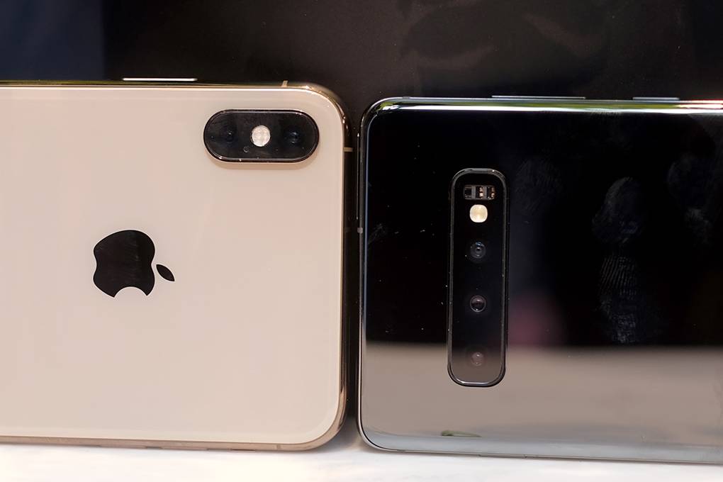 Samsung Galaxy S10 Vs Apple Iphone Xs Wired Uk