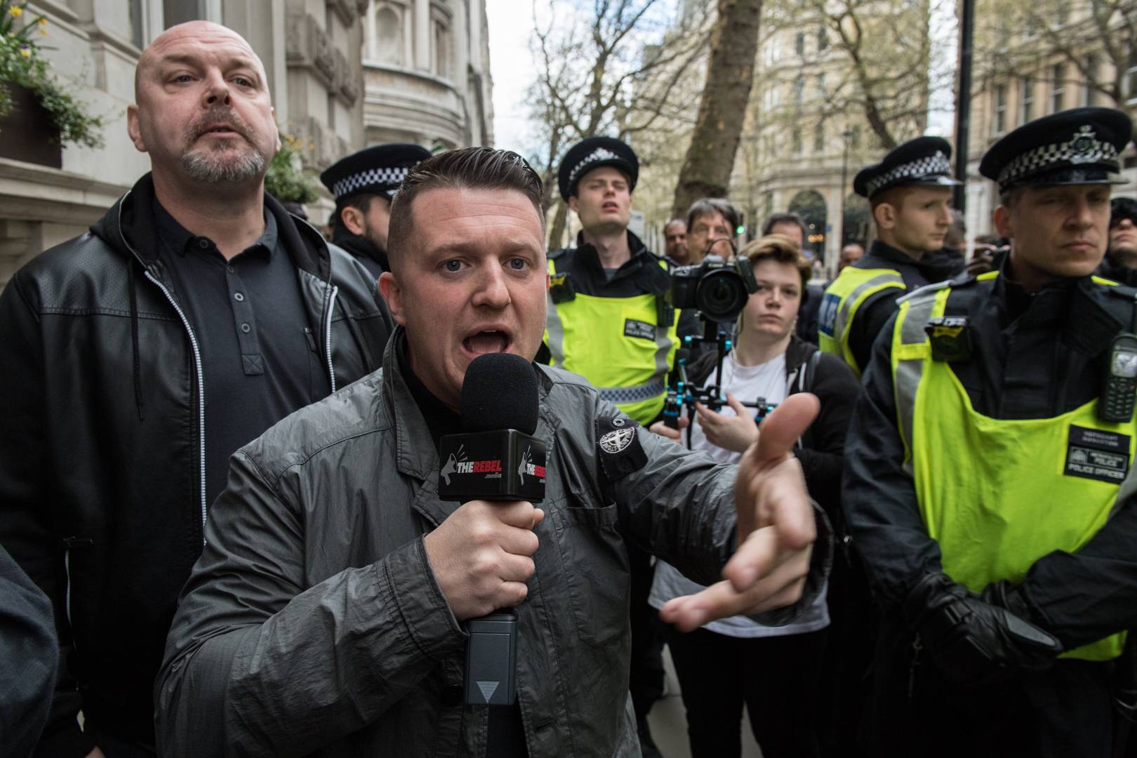 This is the Twitter data that shows who's backing Tommy Robinson