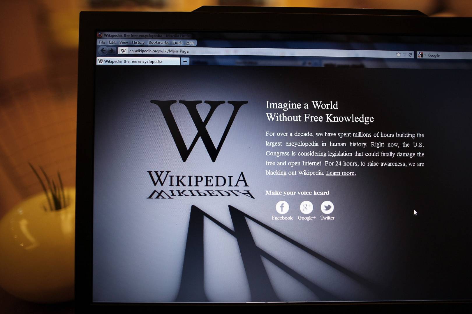 China is creating its own state-funded Wikipedia and has 20,000 people writing it