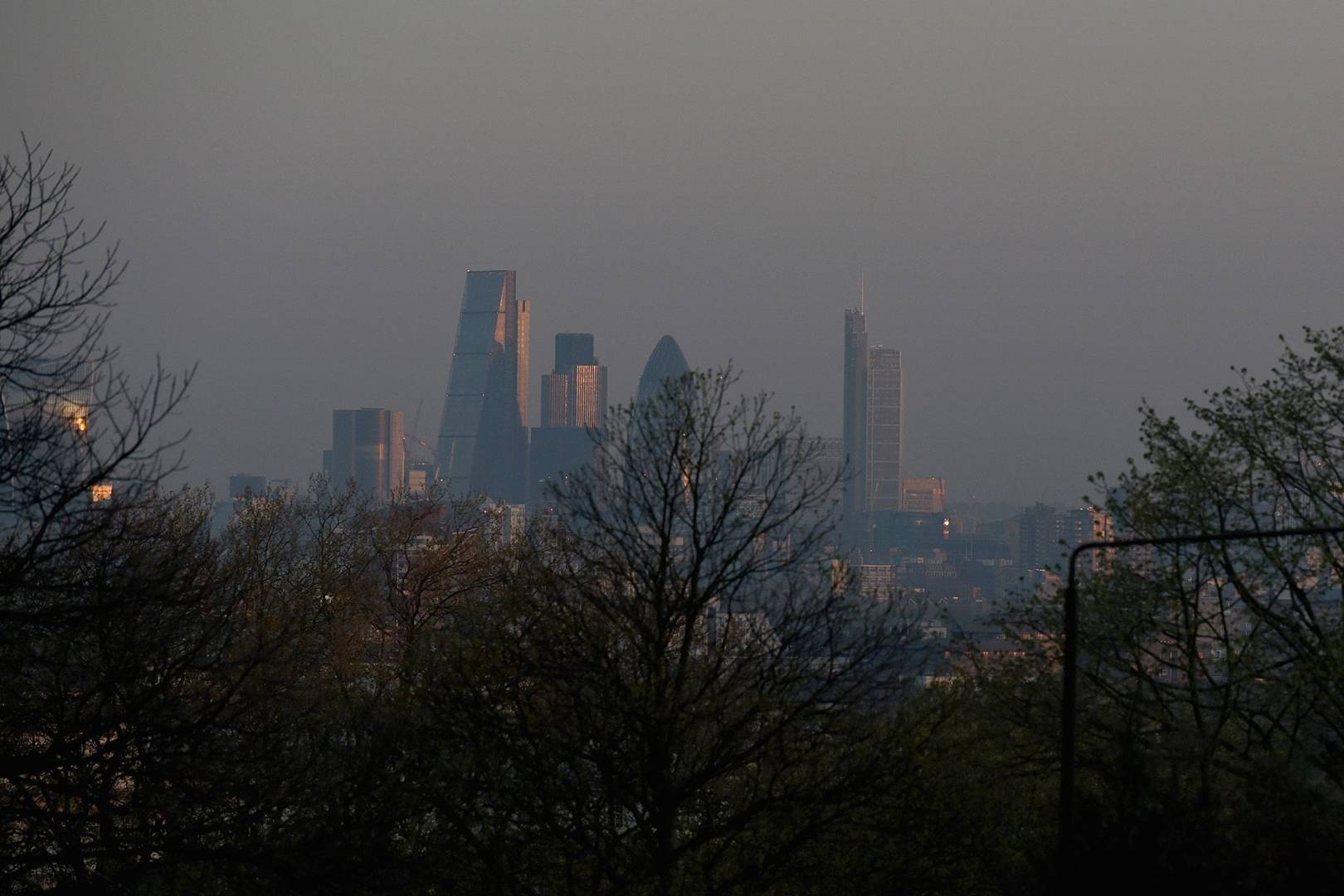 London on 'black alert' as polluted air hits dangerous highs