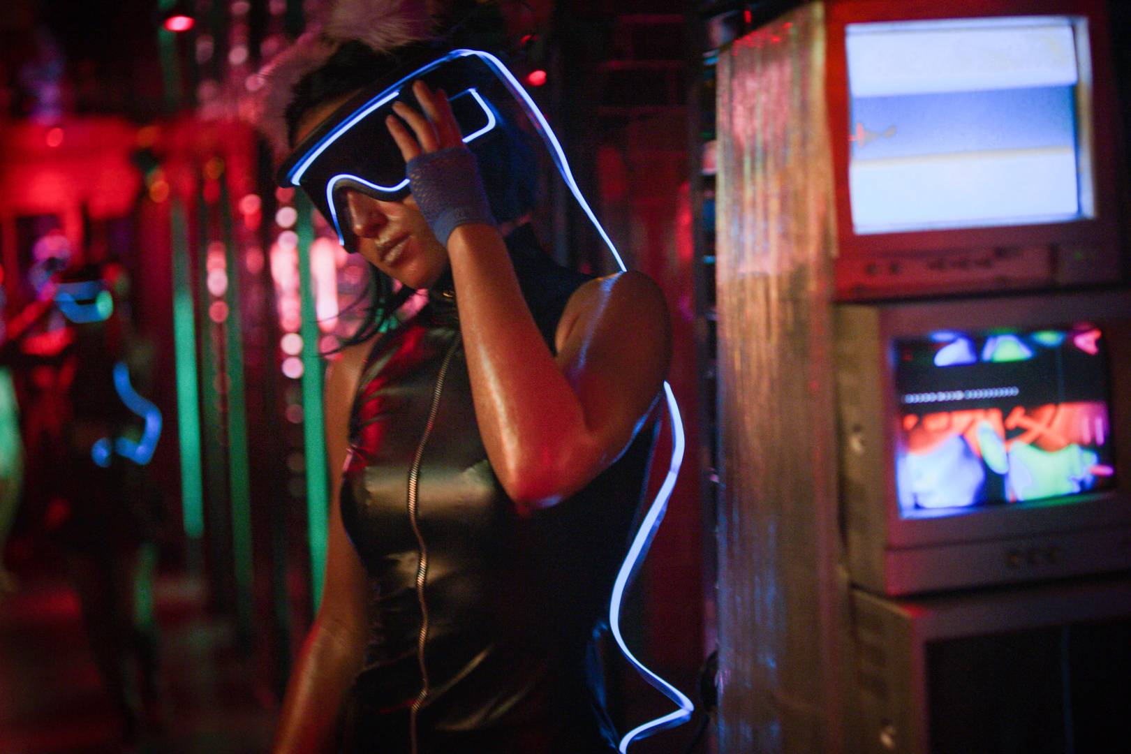 Netflix's Osmosis is a Black Mirror substitute with a weird take on love