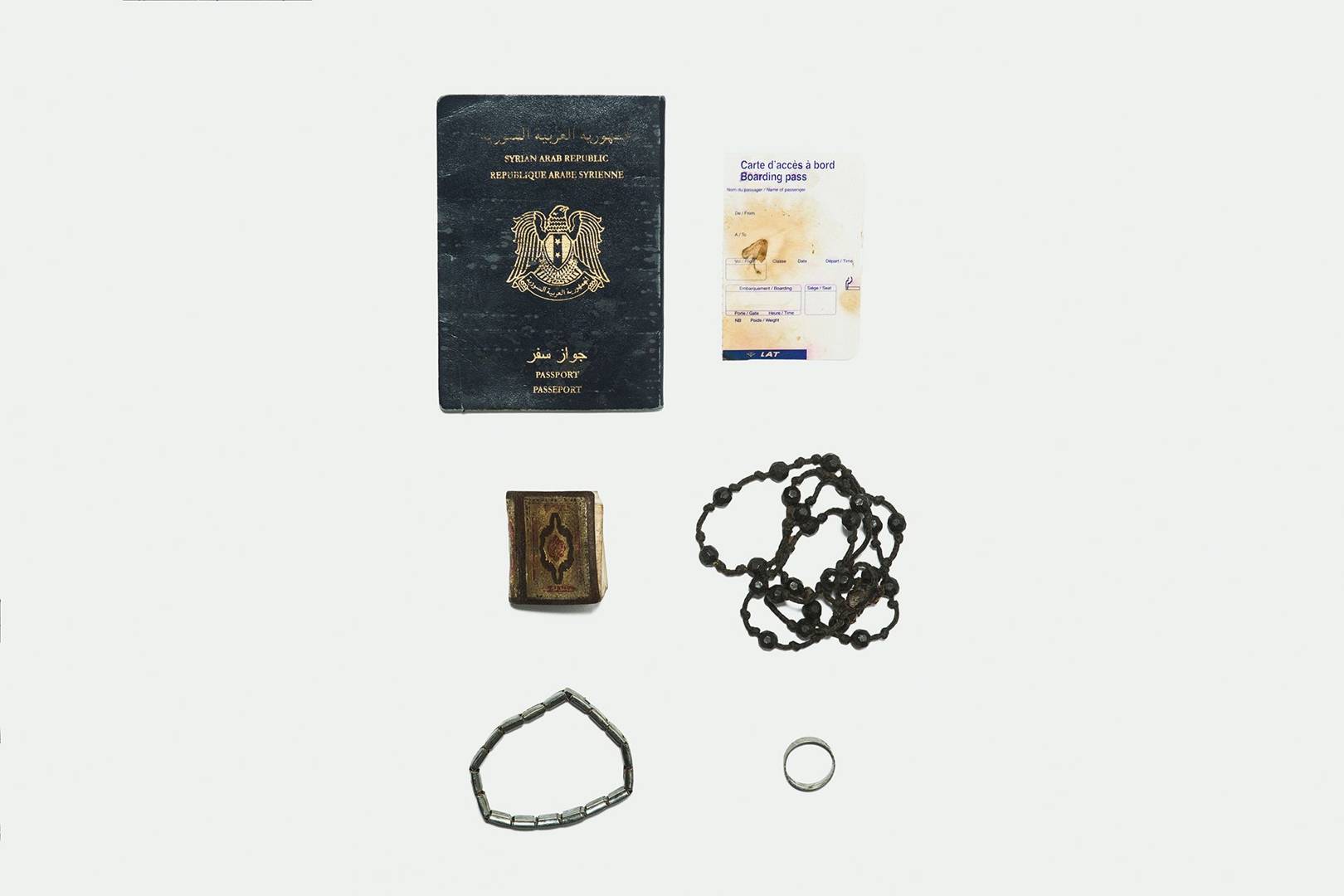 Last refuge: the online communities of lost migrants