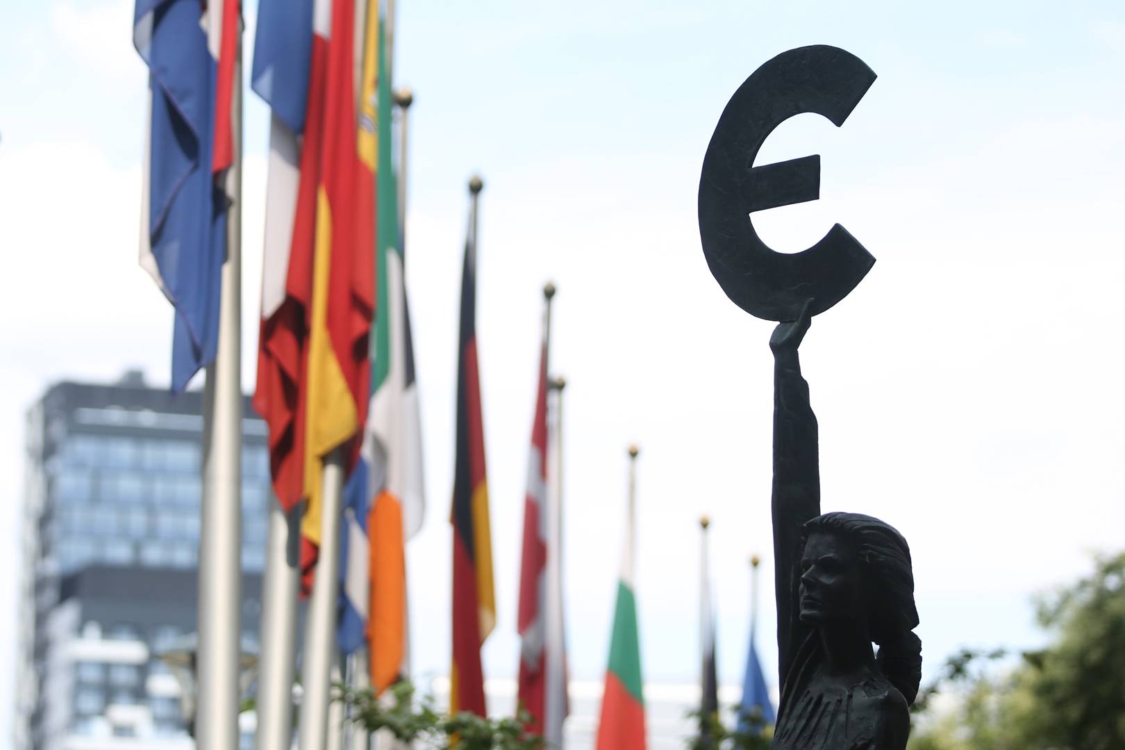 Monday briefing: EU to propose a full ban on online terrorist content