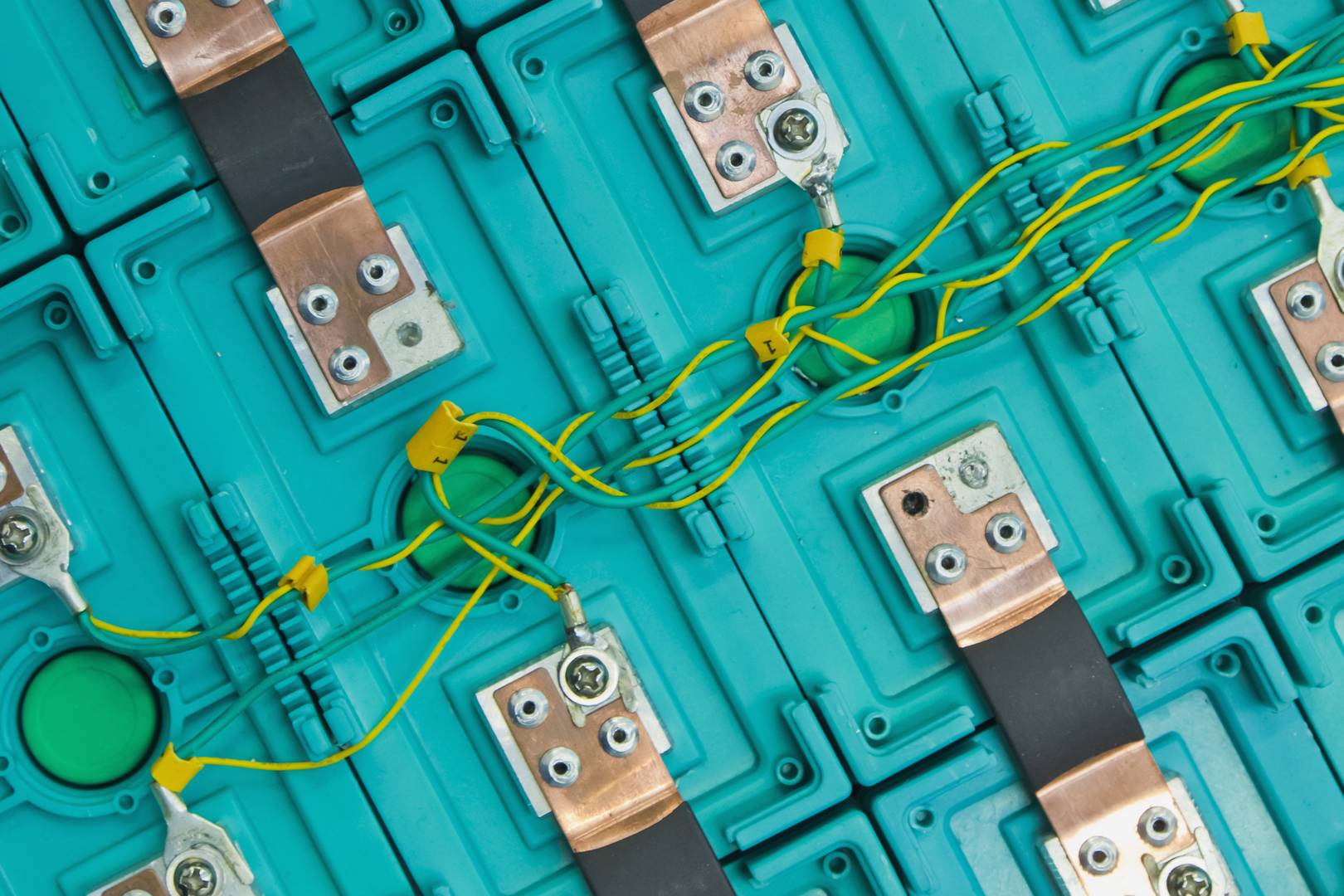 The explosive race to totally reinvent the smartphone battery