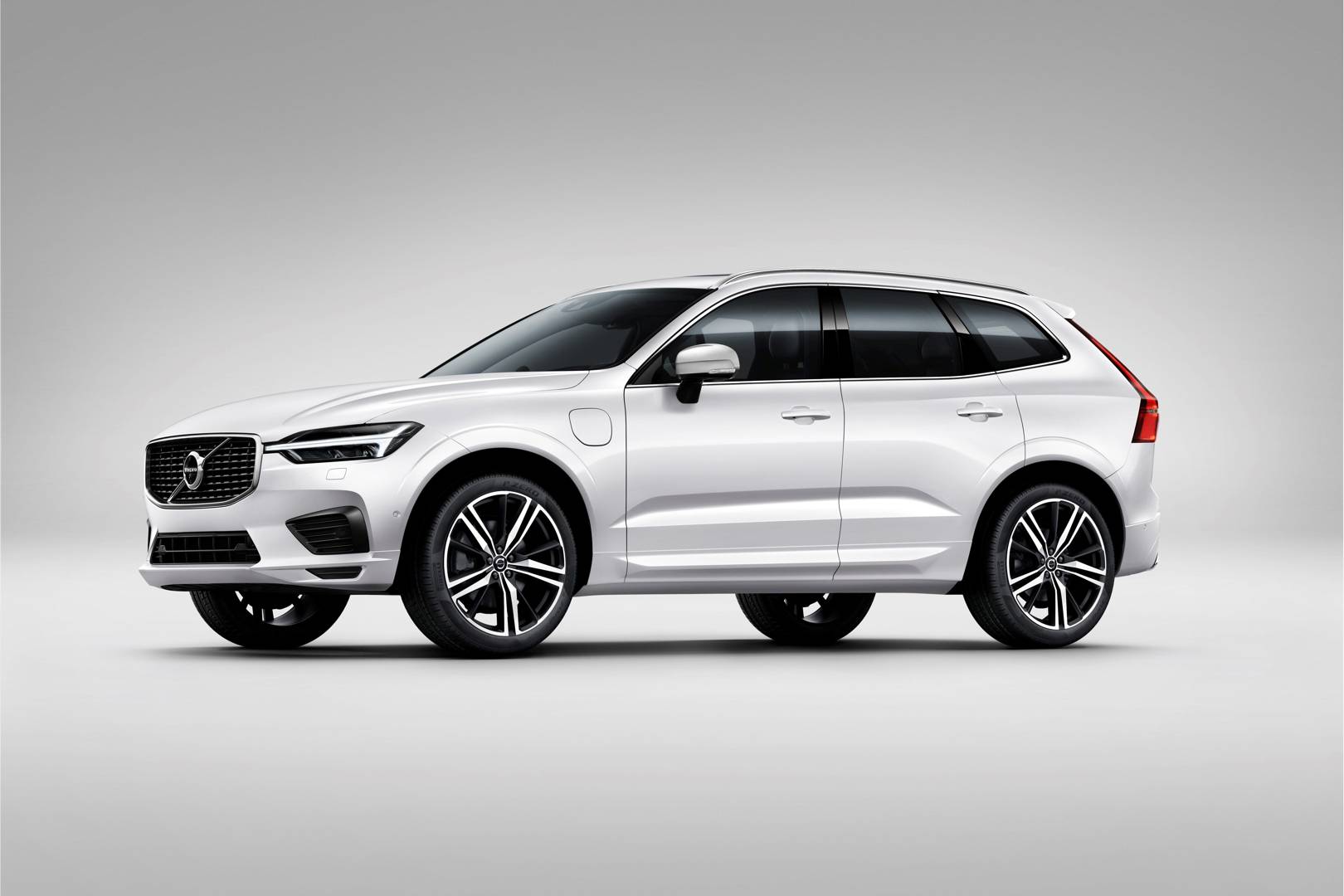 The 2018 Volvo XC60 takes control to stop head-on smashes