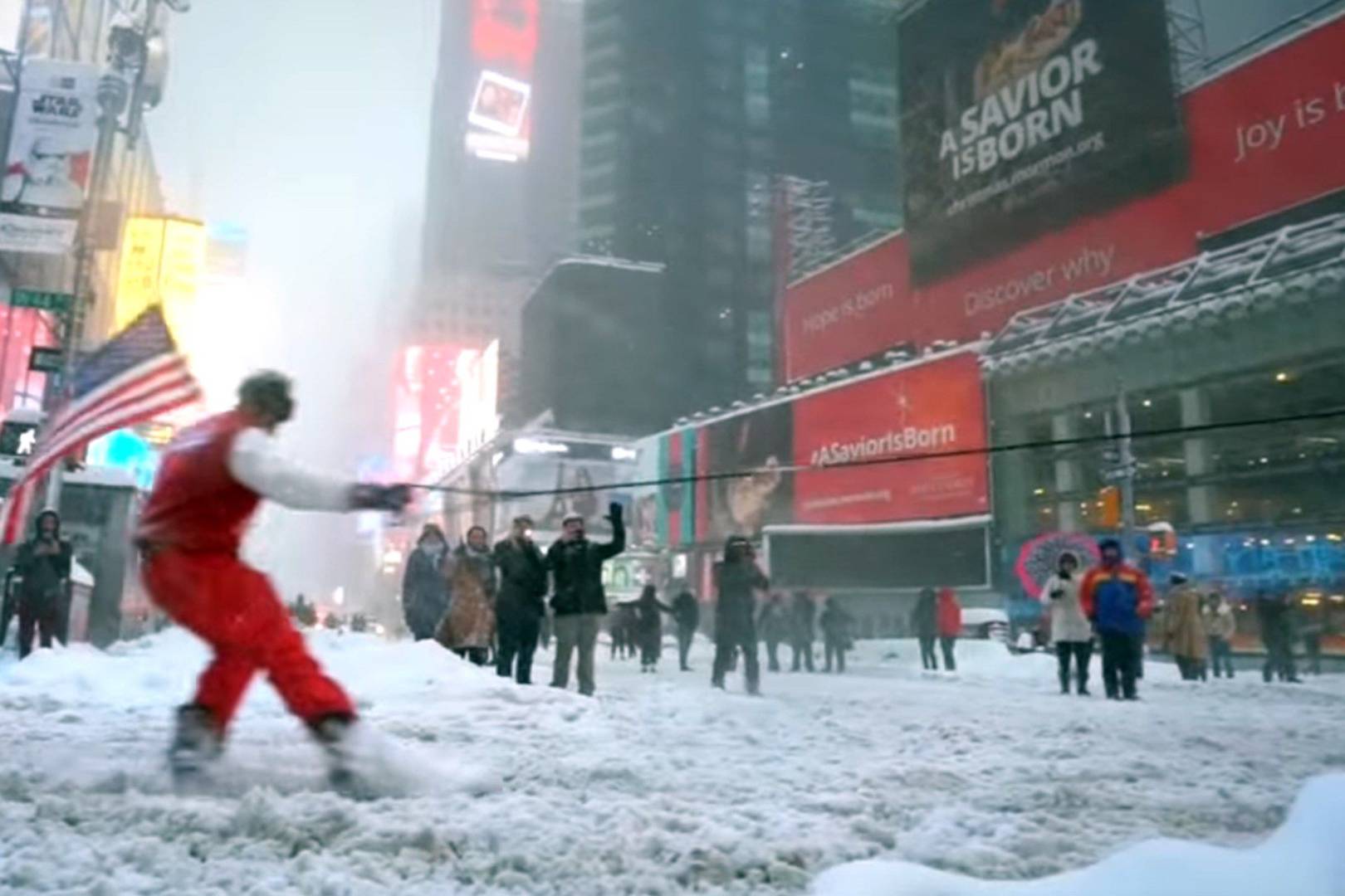 Snowboarding in New York City blizzard allows for oneoff city tour