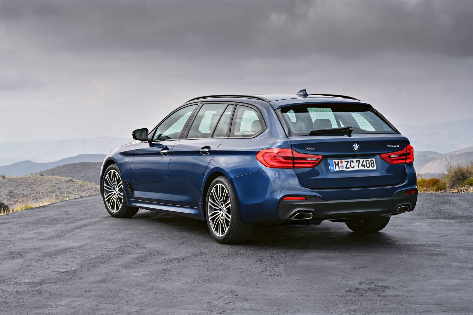 BMW unveils the semi-autonomous 2017 5 Series Touring