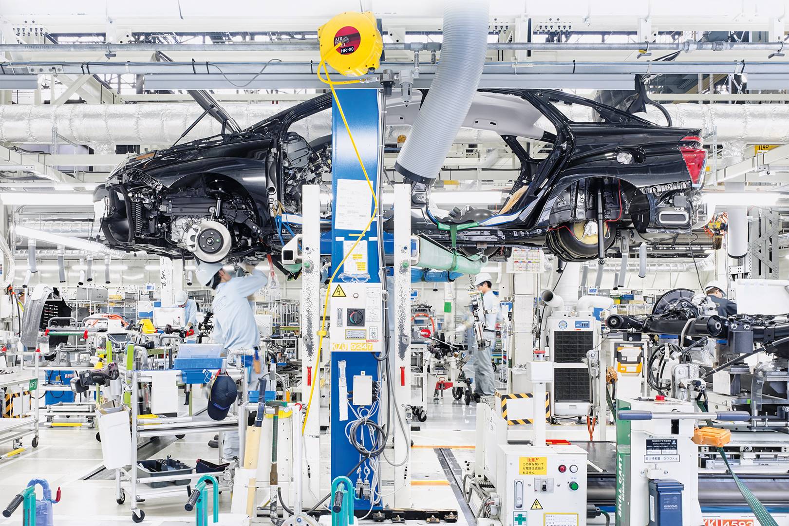 Toyota wants to change the world with Mirai, its new hydrogen car thumbnail