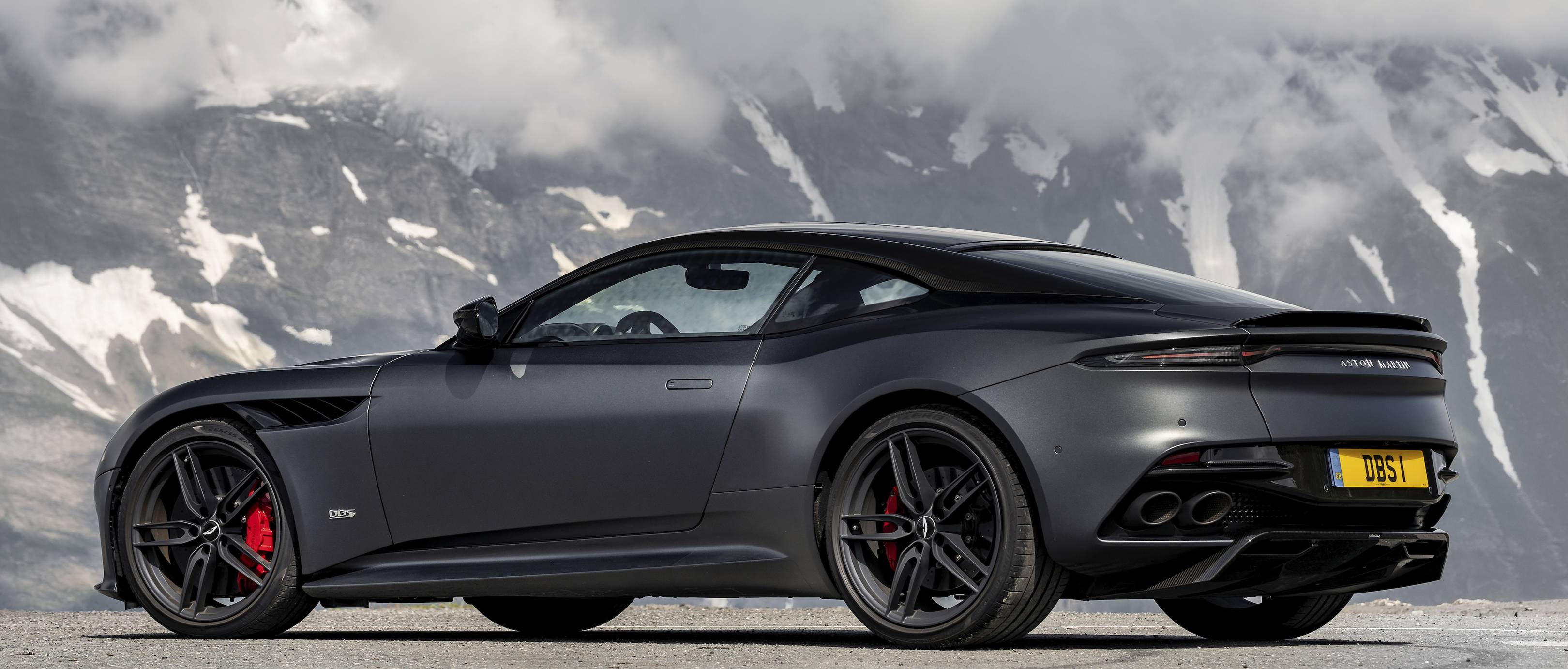 The Aston Martin Dbs Superleggera Is An Exhilarating Vanquish S