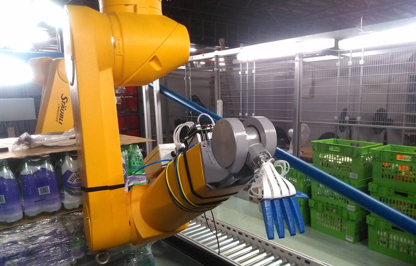 There's something creepy about this 'soft' robot hand that picks fruit without bruising it