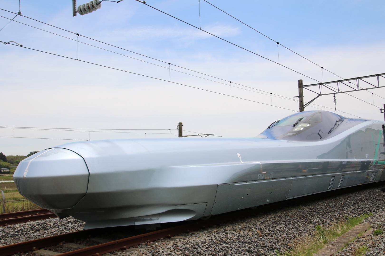 The unreal science of Japan's 400kph bullet trains explained