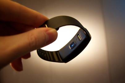 difference between samsung gear fit 2 pro small and large
