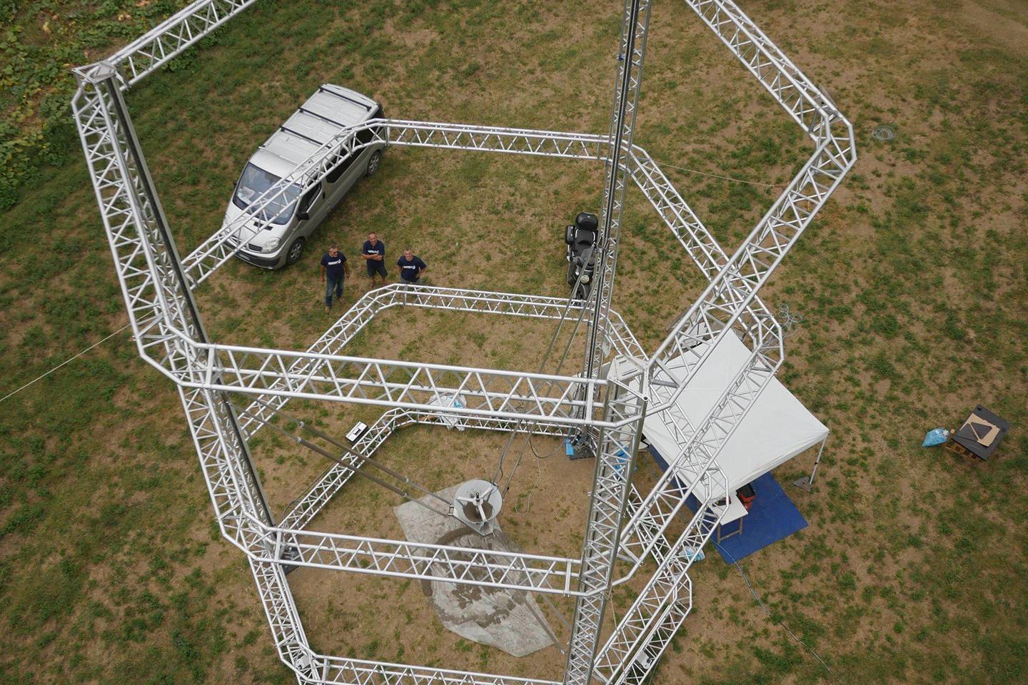 watch-this-giant-3d-printer-build-a-house-wired-uk