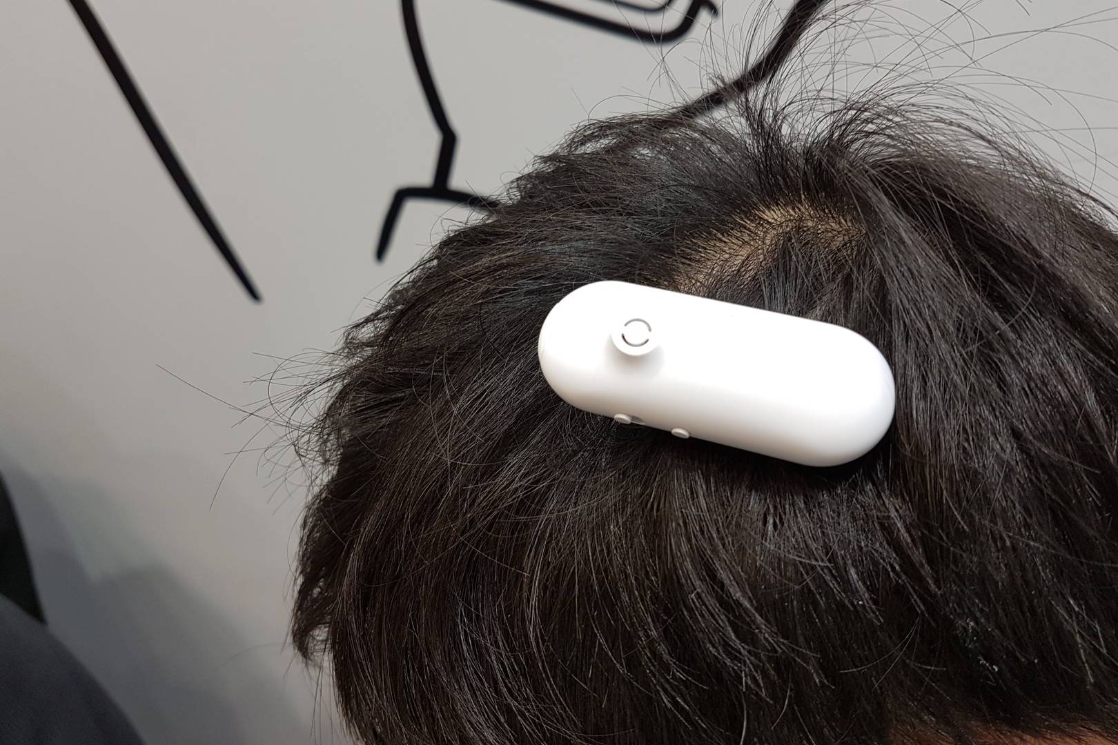 This vibrating hair clip could help deaf people sense sounds