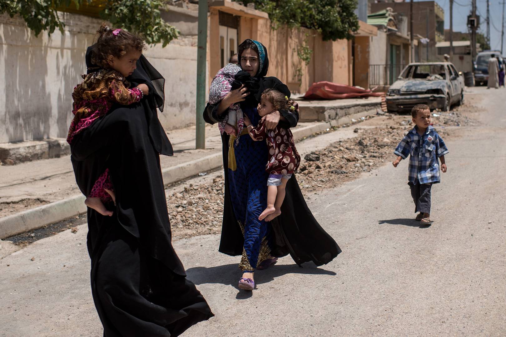 How do you capture the terrifying reality of Iraqi bomb disposal?